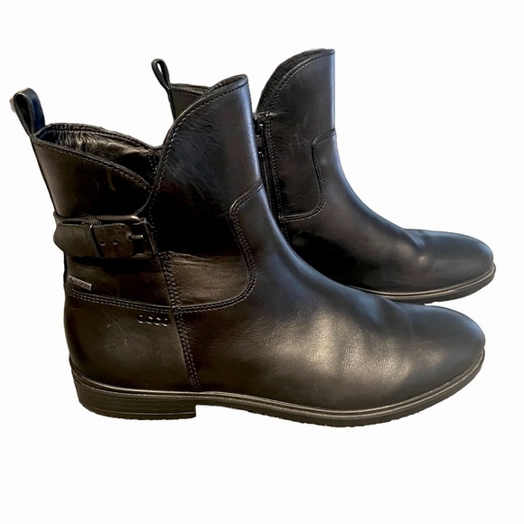 ECCO Women’s Black Leather Touch 15B Sz 41/10 GoreTex Ankle Boots Buckle EUC! - Picture 1 of 7
